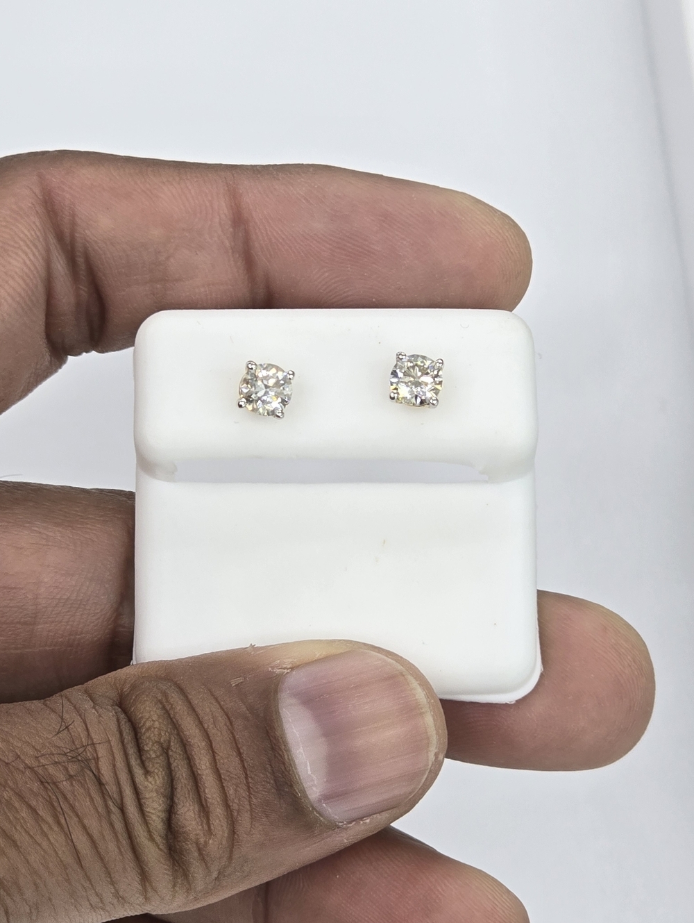 Real Diamond 14kt Gold Round Solitaire Stud Earring